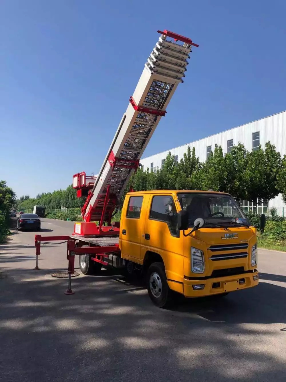 椰林镇附近的云梯车出租服务：轻松解决高空作业需求