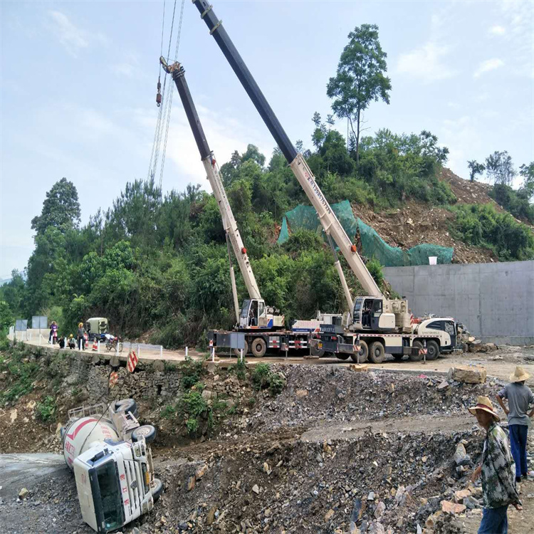 椰林镇汽车掉沟里叫吊车救援要多少钱